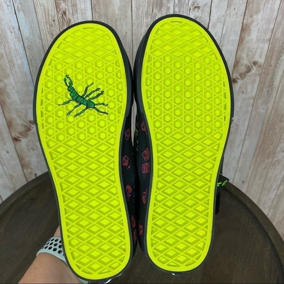 Vans x Disney The Nightmare Before Christmas Classic Slip On Sneaker Size 5 Wmn - Picture 8 of 14